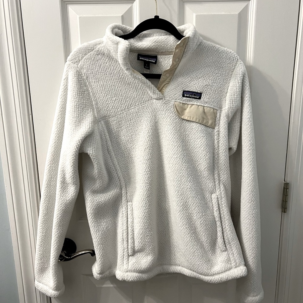 Patagonia white snap-t pullover